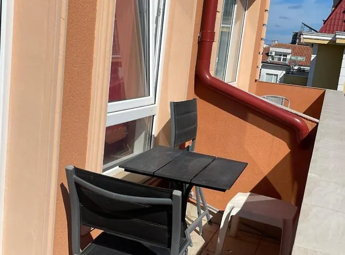 A Tiny Flat ساني بيتش